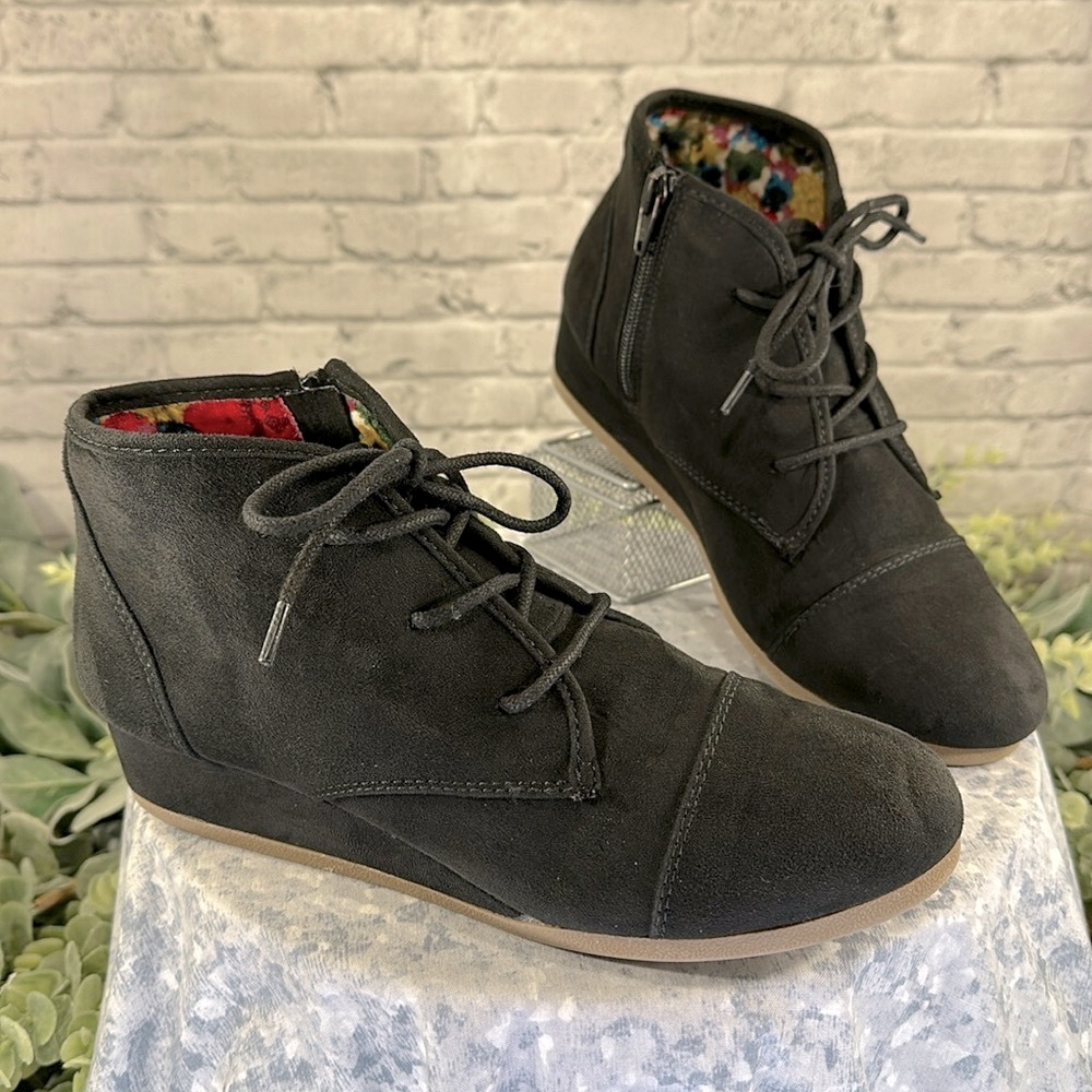 Mad Love Black Faux Suede Low-Rise Wedge Heel Lace-up Ankle Booties WMS 6M🖤VGUC